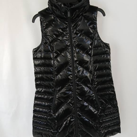 ANORAK Women's Shiny Black Long Puffer Vest - Picture 4 of 12